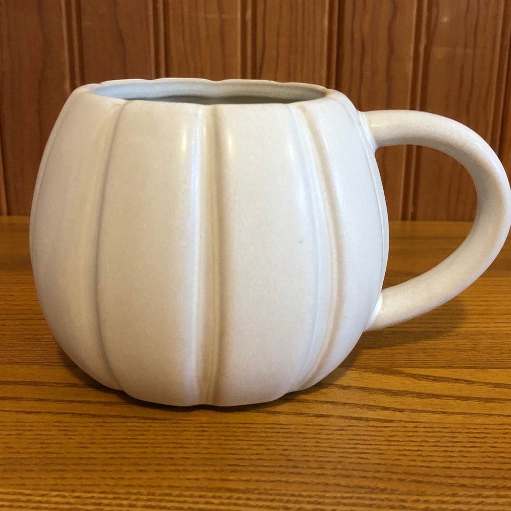 Hyde & EEK! Boutique Halloween White Stoneware Pumpkin Mug 15.2 oz New - Picture 3 of 8